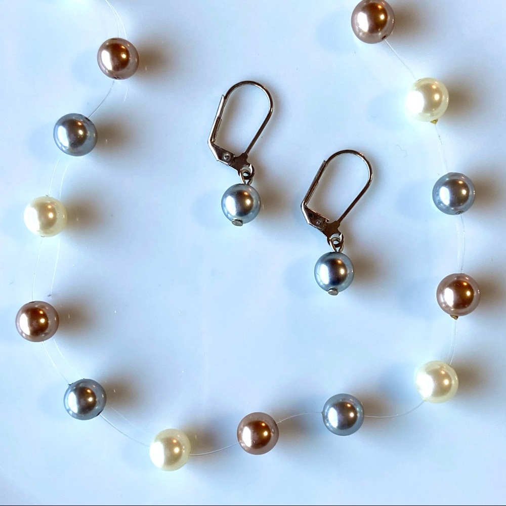 ⚡️Host Pick⚡️Tri Color Faux Pearl Invisible Necklace